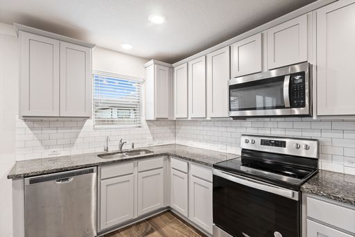 2432 Ayers Dr, Seguin, TX 78155