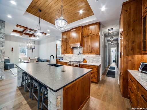 196 Bobby Lynn Dr, Adkins, TX 78101