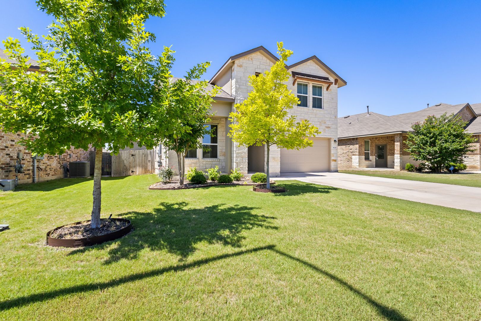 San Antonio House: 9539 Bicknell Sedge