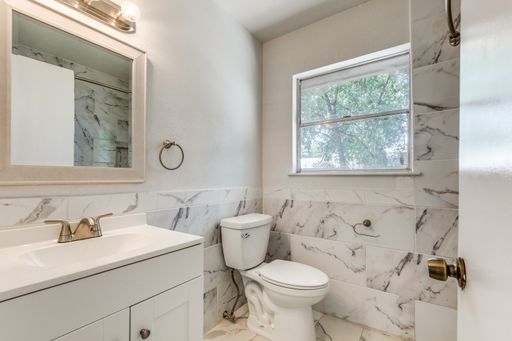 827 Spring Park Dr, San Antonio, TX 78227