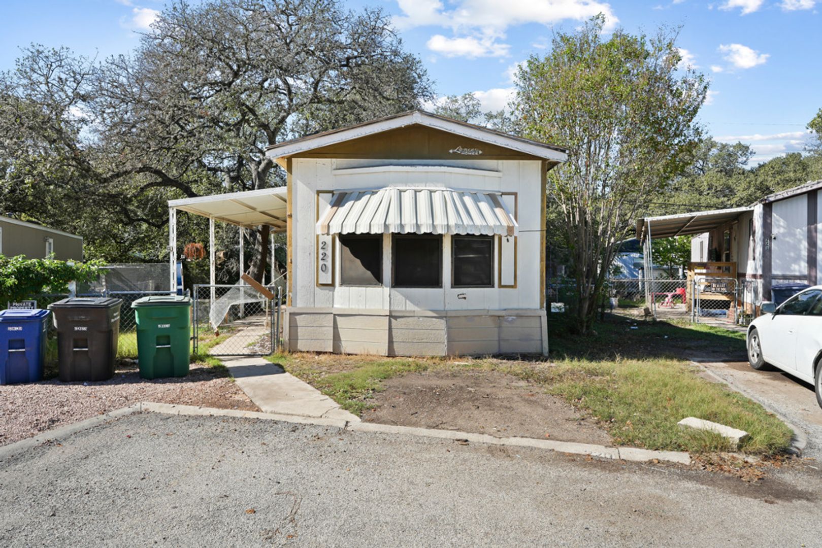 San Antonio House: 16240 San Pedro #220