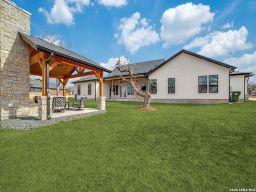 196 Bobby Lynn Dr, Adkins, TX 78101