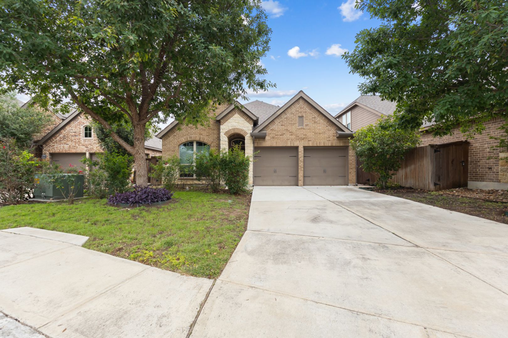San Antonio House: 8710 White Crown