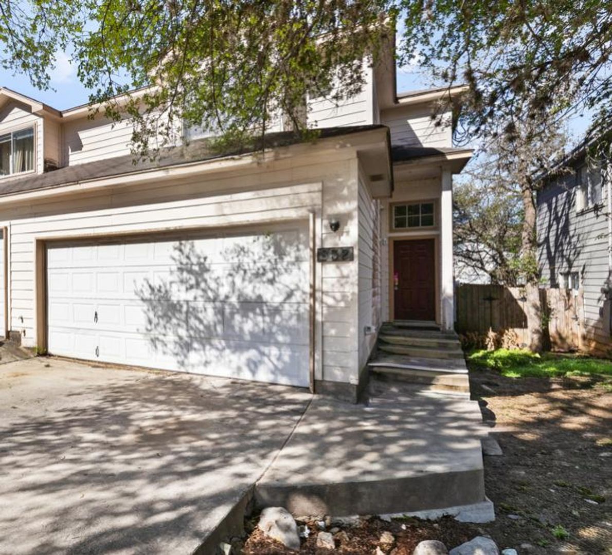 San Marcos House: 832 Sagewood Trail