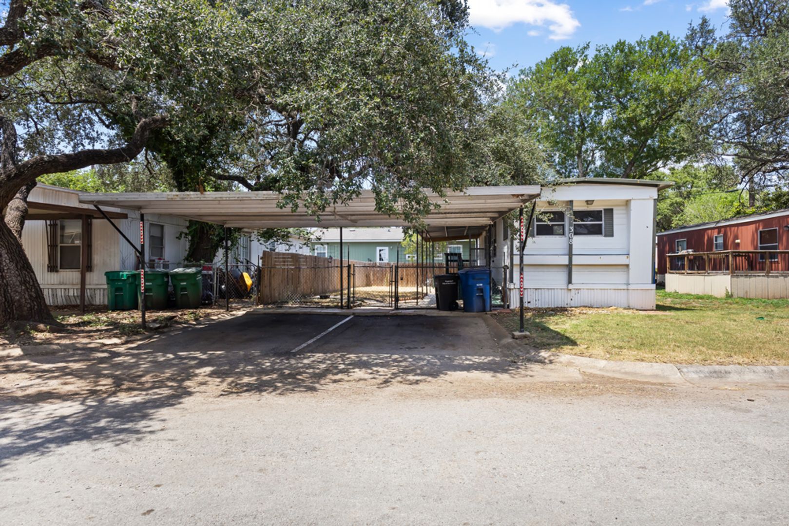 San Antonio House: 16240 San Pedro #308