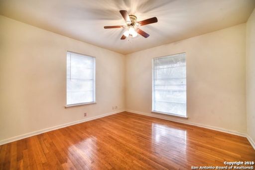 3223 Oakleaf Dr, San Antonio, TX 78209