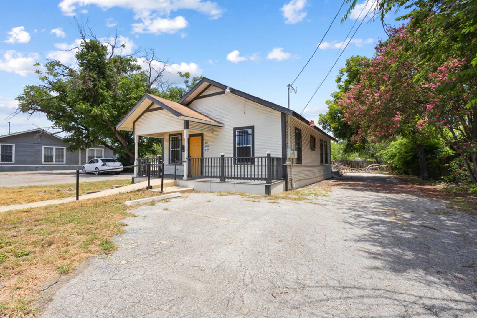 San Antonio House: 843 Culebra Road