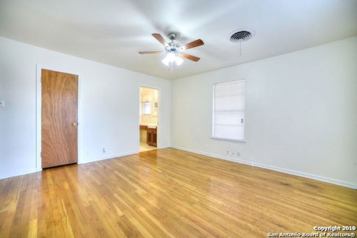 3223 Oakleaf Dr, San Antonio, TX 78209