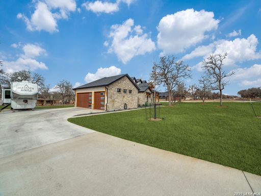 196 Bobby Lynn Dr, Adkins, TX 78101