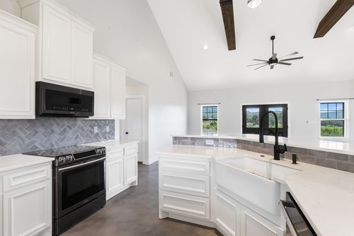 4574 Bump Gate Rd, Pipe Creek, TX 78063