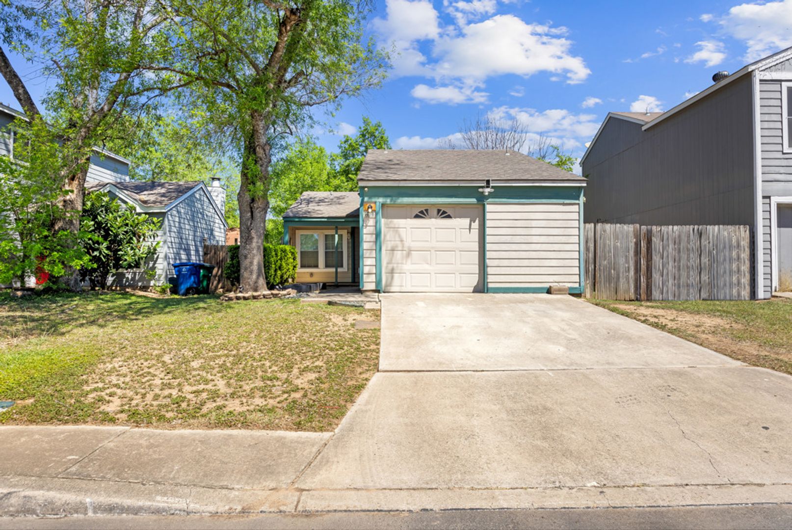 San Antonio House: 9929 Village Briar