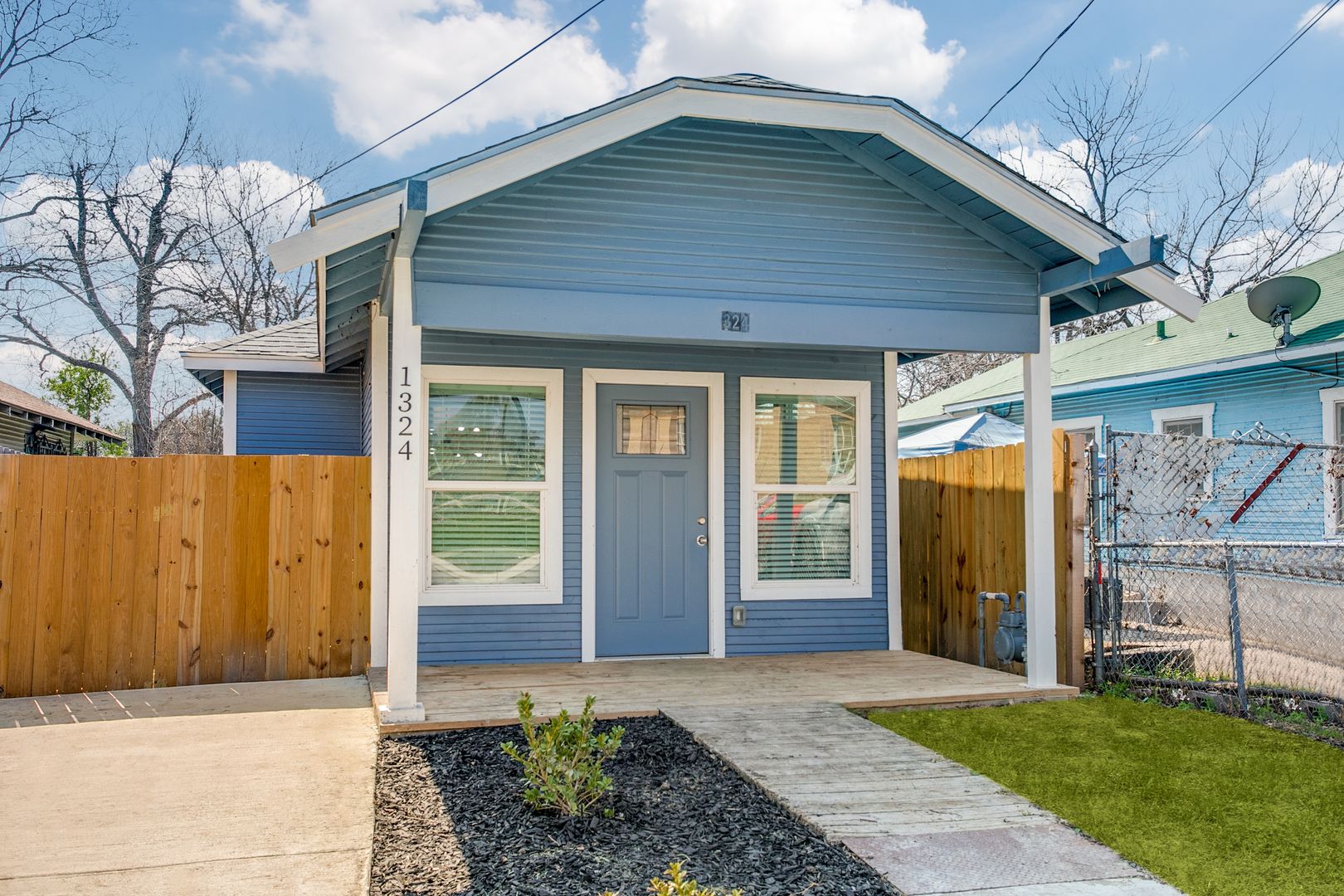 San Antonio House: 1324 E Carson St
