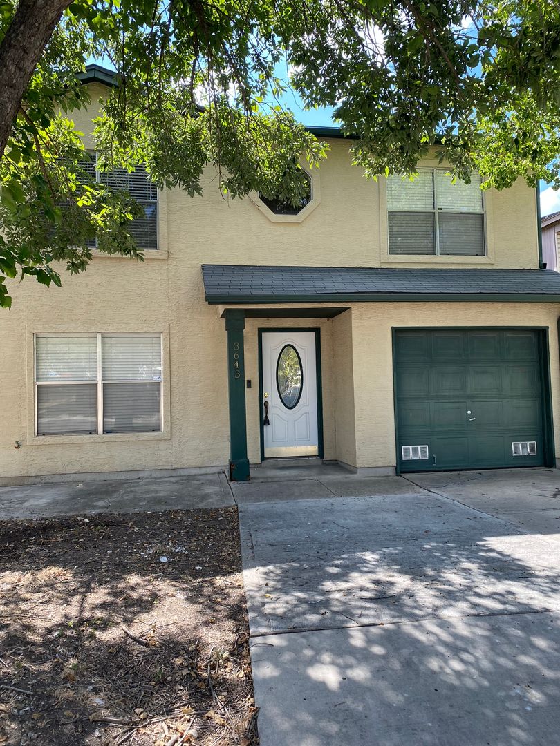 San Antonio House: 3643 Cameron Springs