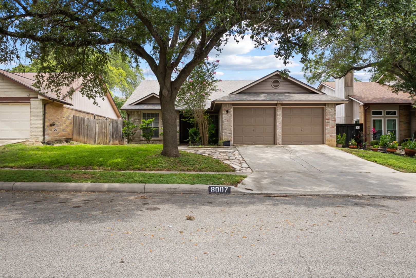 Live Oak House: 8007 Forest Crossing