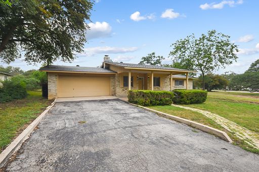185 Oklahoma Ave., New Braunfels, TX 78130