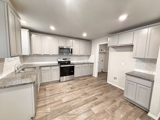 2432 Ayers Dr, Seguin, TX 78155