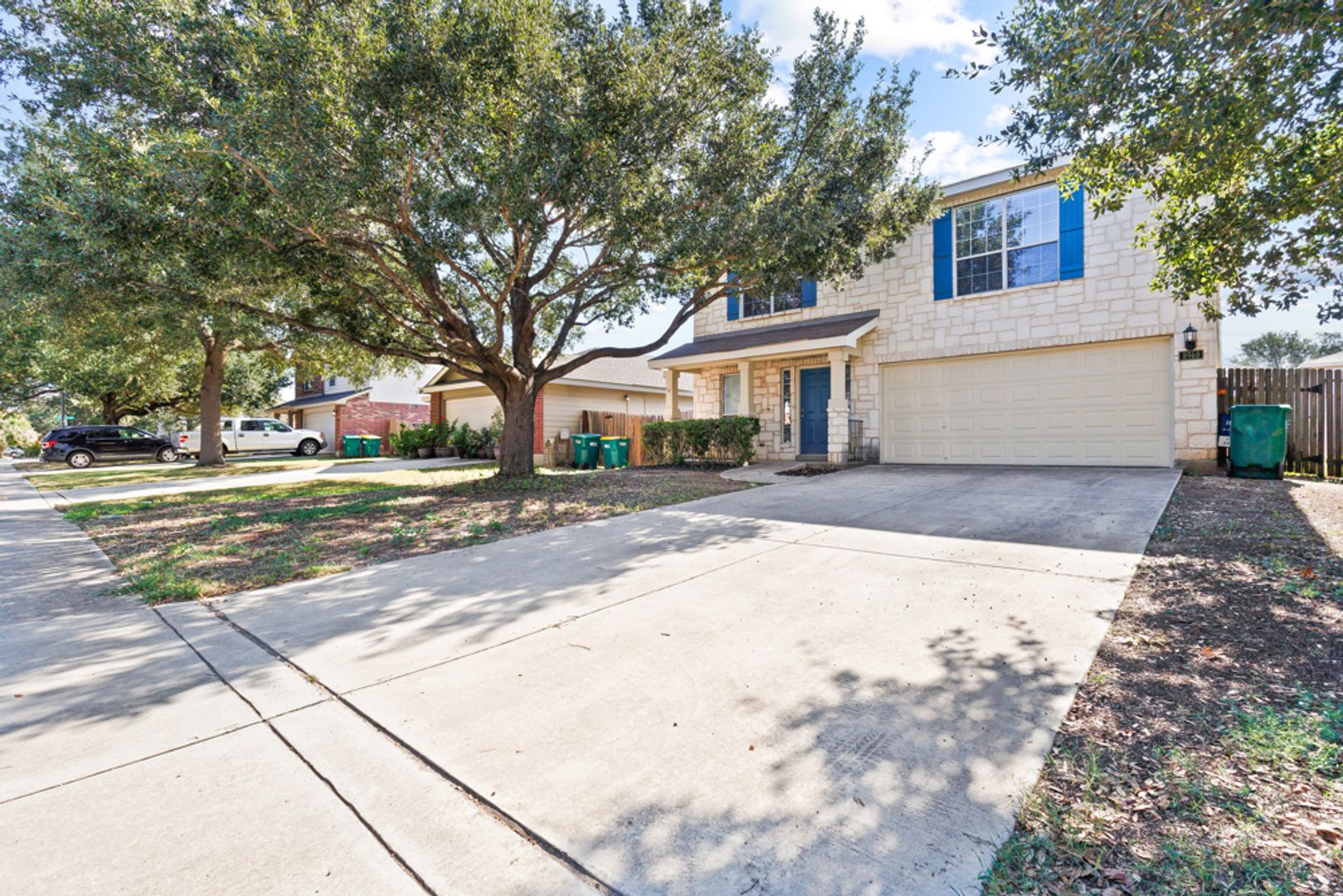 Universal City House: 8968 Scarlet Creek