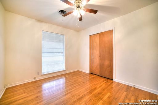 3223 Oakleaf Dr, San Antonio, TX 78209