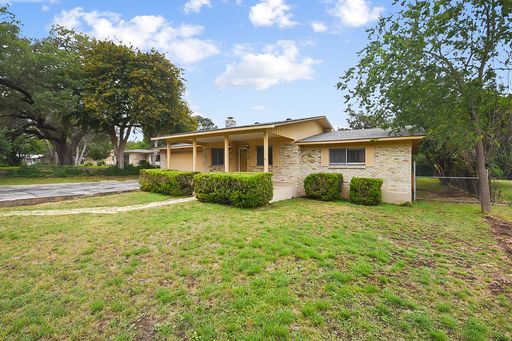 185 Oklahoma Ave., New Braunfels, TX 78130