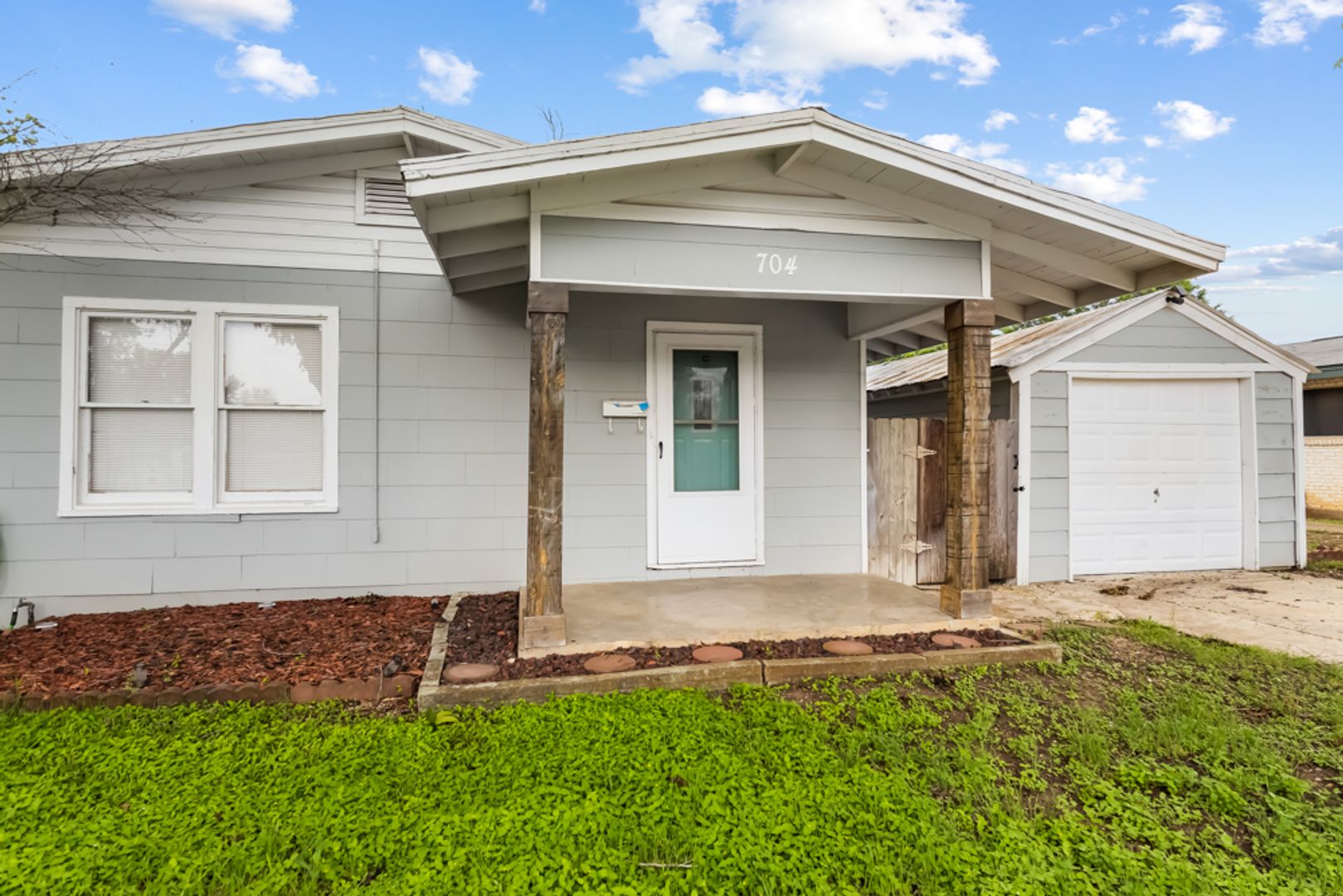 Schertz House: 704 Curtiss Ave