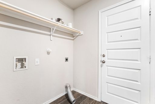 2432 Ayers Dr, Seguin, TX 78155