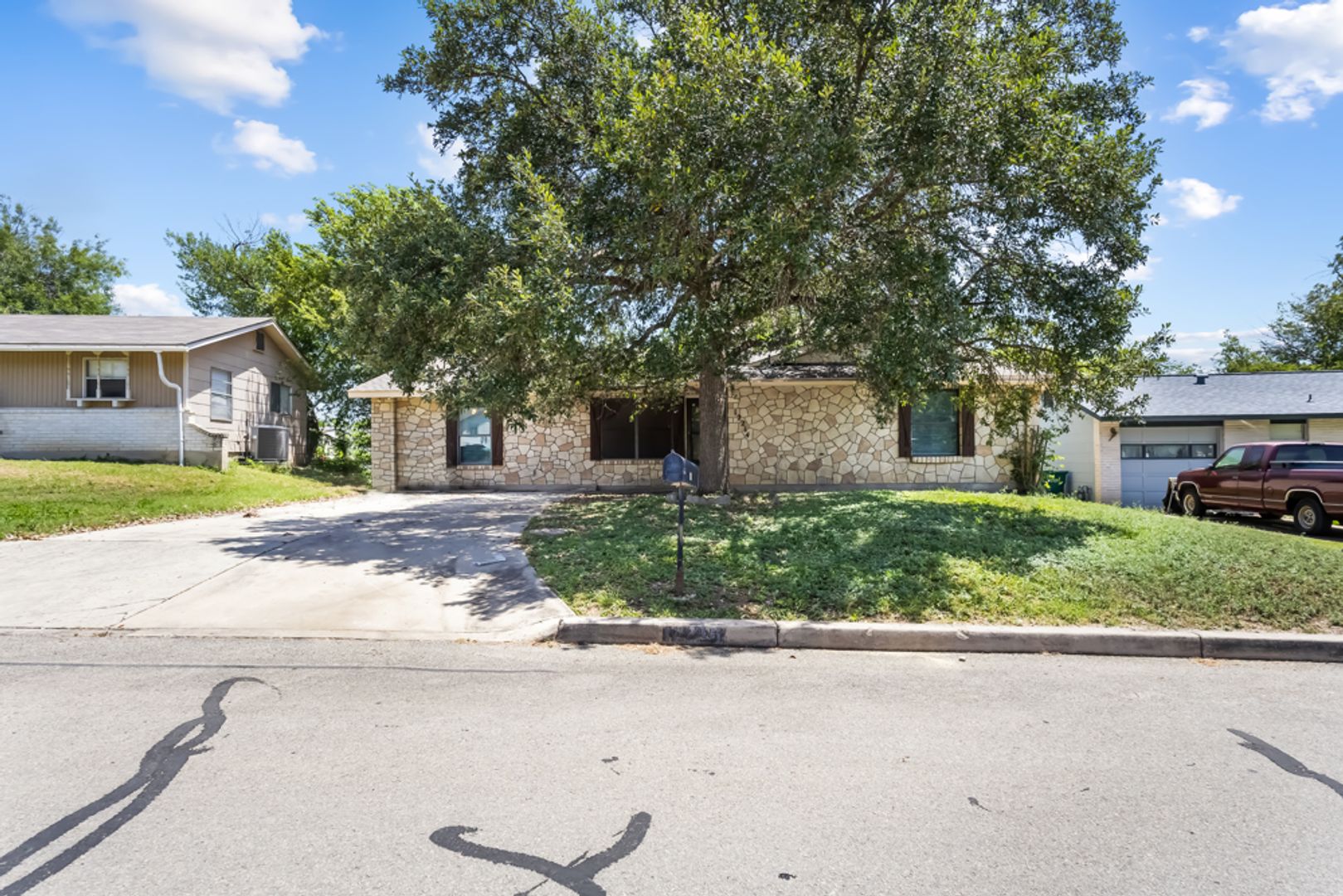 Live Oak House: 12214 Lone Shadow Trail