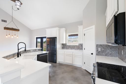 4574 Bump Gate Rd, Pipe Creek, TX 78063