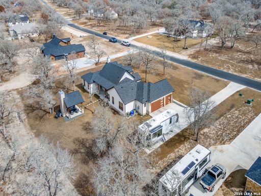 196 Bobby Lynn Dr, Adkins, TX 78101