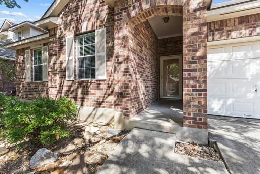 Beautiful 4-Bedroom Home Near Randolph AFB – photo 1