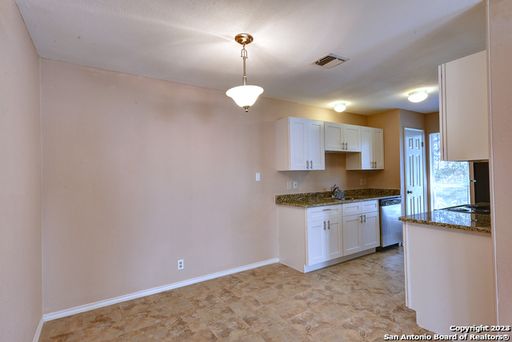 1431 Loma Alto Rd #4, San Antonio, TX 78232