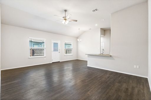 636 Heathers Way, Seguin, TX 78155