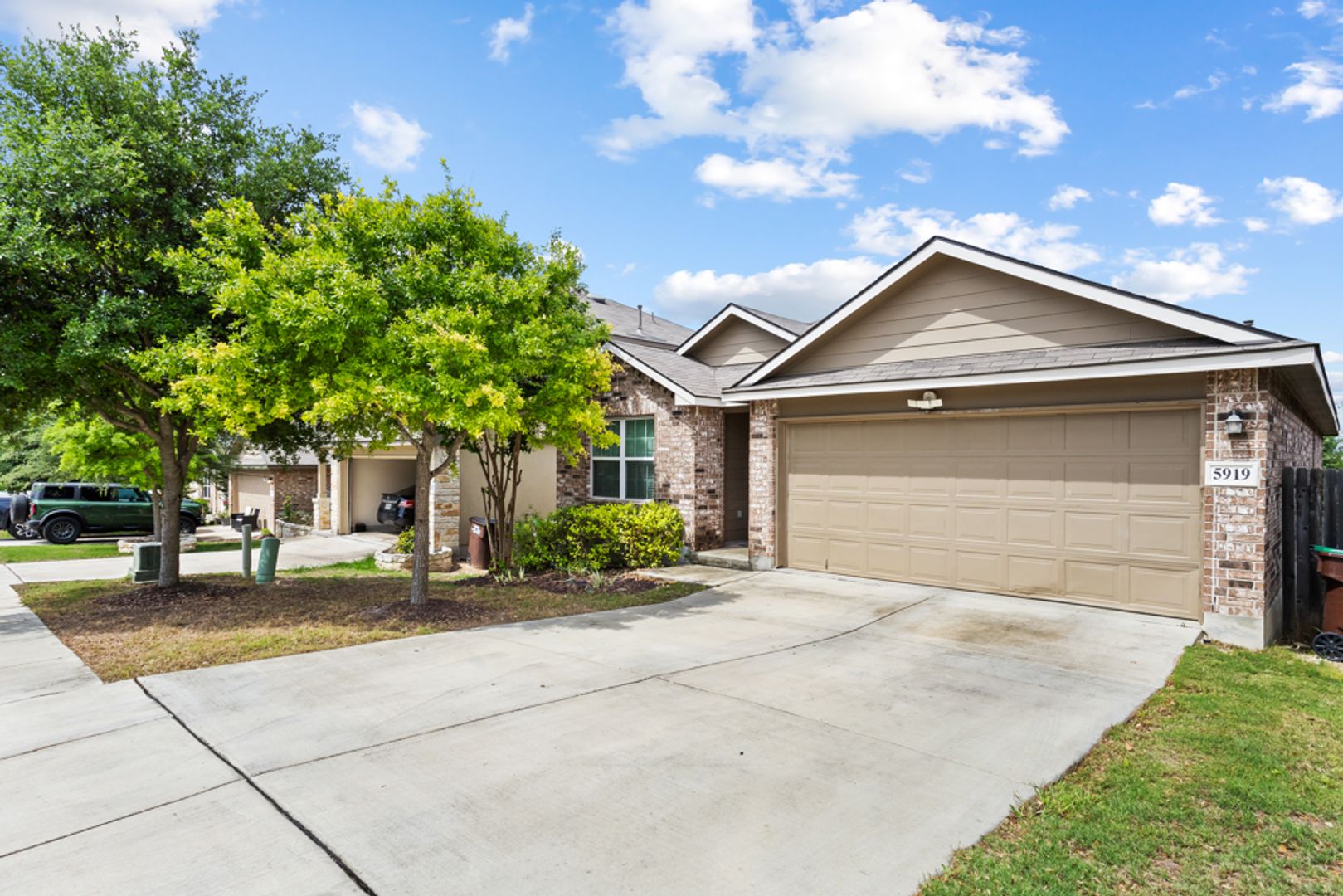 San Antonio House: 5919 Hides Stone