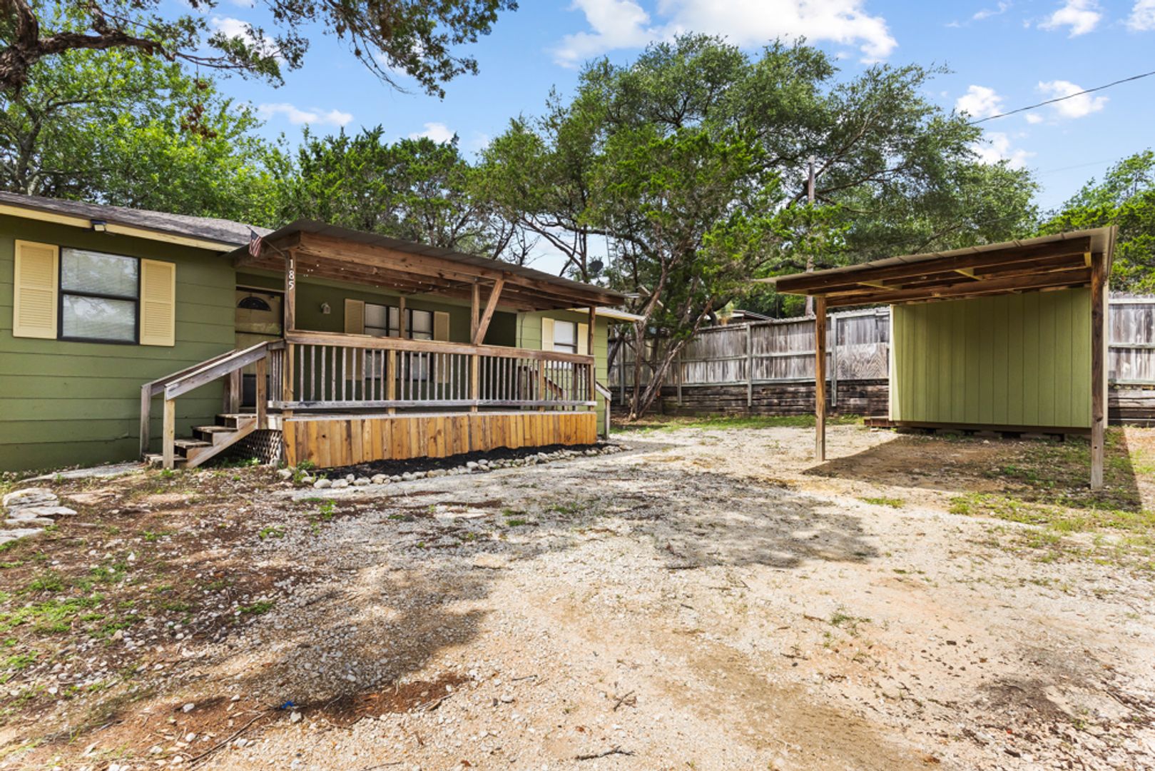 Lakehills House: 186 Black Bass Road