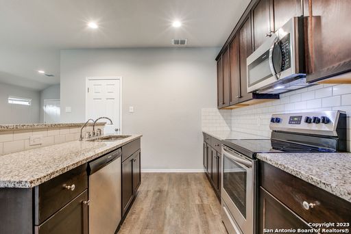 2025 Rhesus View, San Antonio, TX 78245