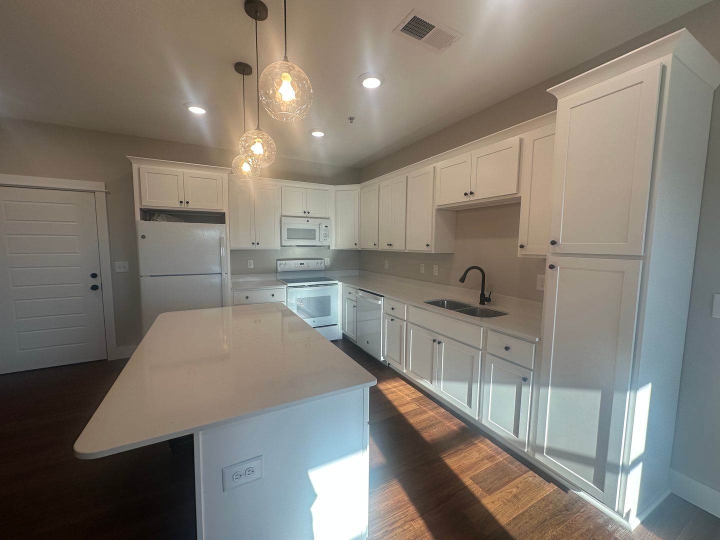 Manteo Apartment: 100 Old Tom Ave