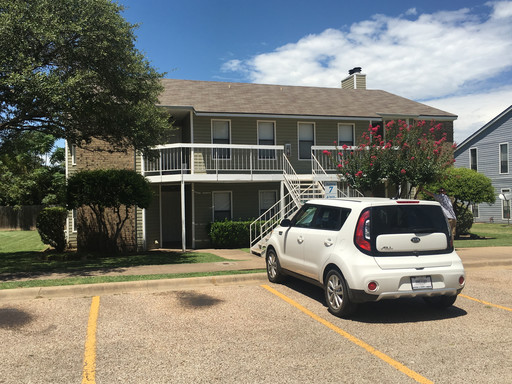 FEEL AT HOME AT LAKE SHORE VILLAS APARTMENTS – photo 1