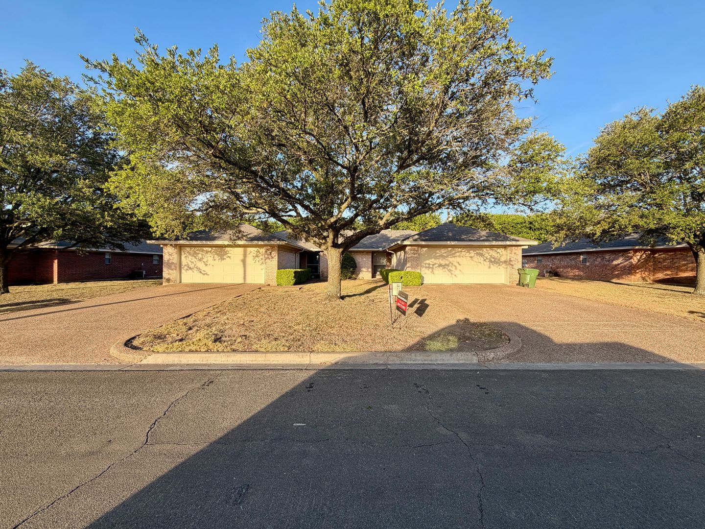 Hewitt House: 974 Parkview Circle