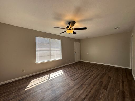 Duplex LEASING SPECIAL! – photo 1