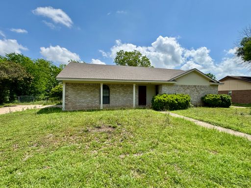 3 Bed 2 Bath Rental at 216 E. Lindenwood, Hewitt, TX – photo 1