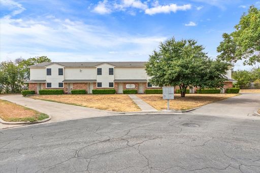 Townhome *Leasing Special Available*