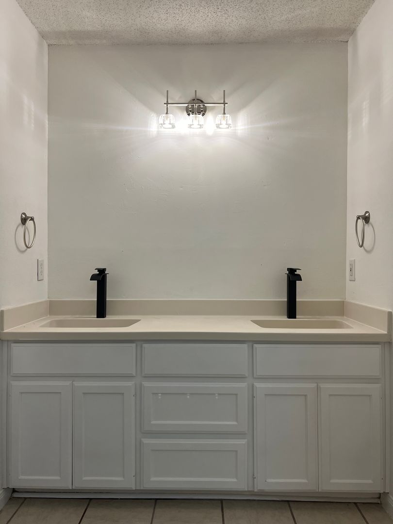 Hewitt House: 714 Parkview Circle