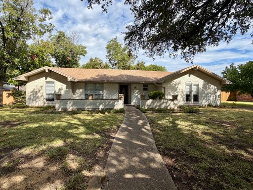 3BR / 2BA House + Bonus Room in Waco, Texas – photo 1