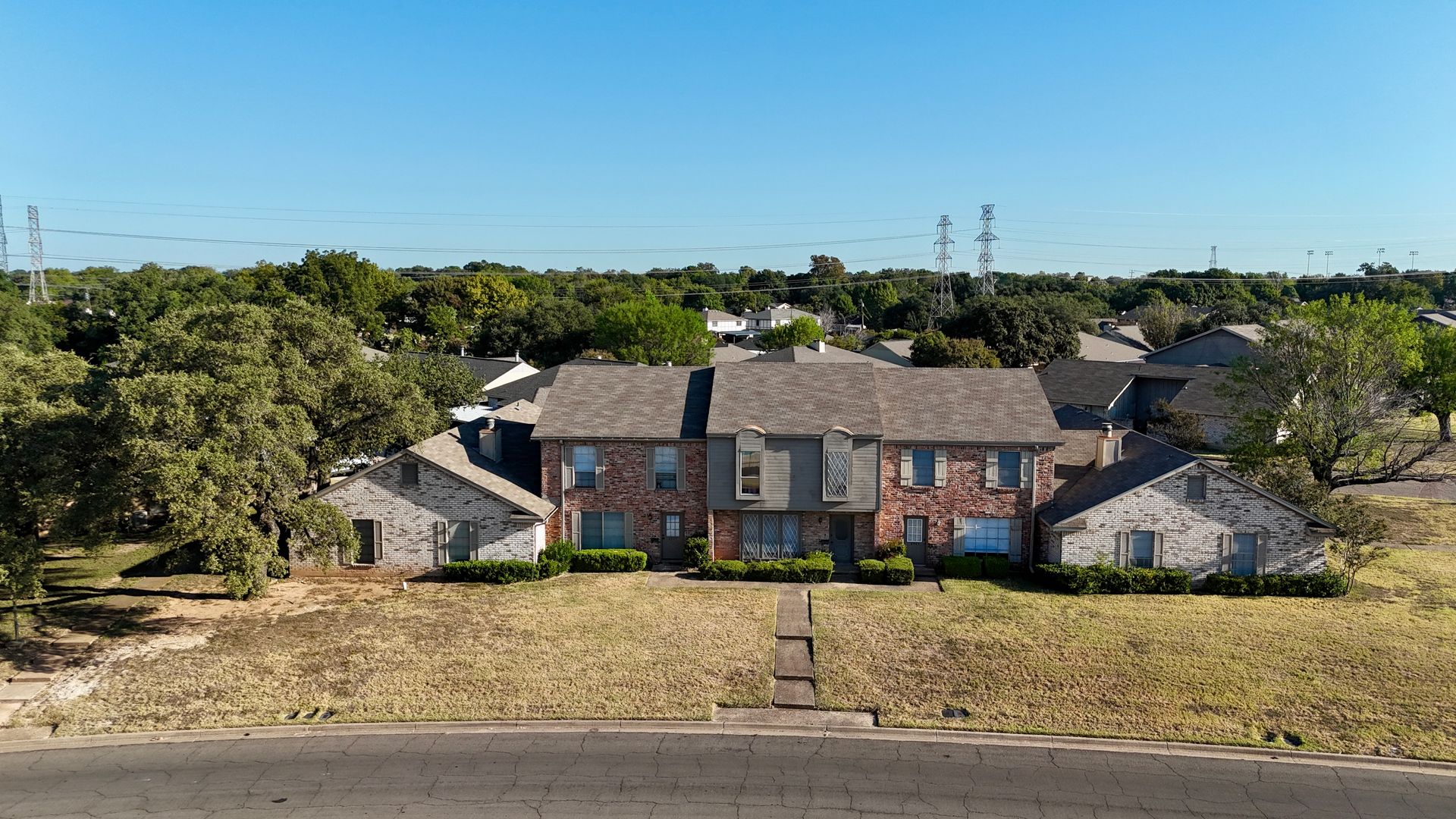 Waco House: 6907 Harvey Dr.