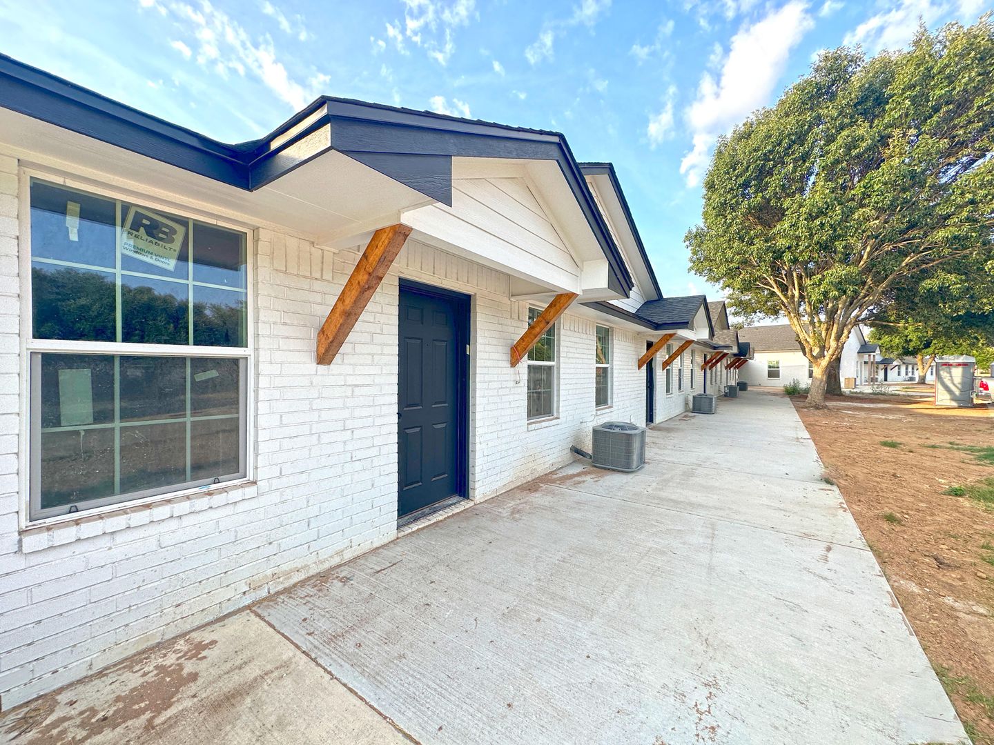 Waco House: 9114 Royal Lane