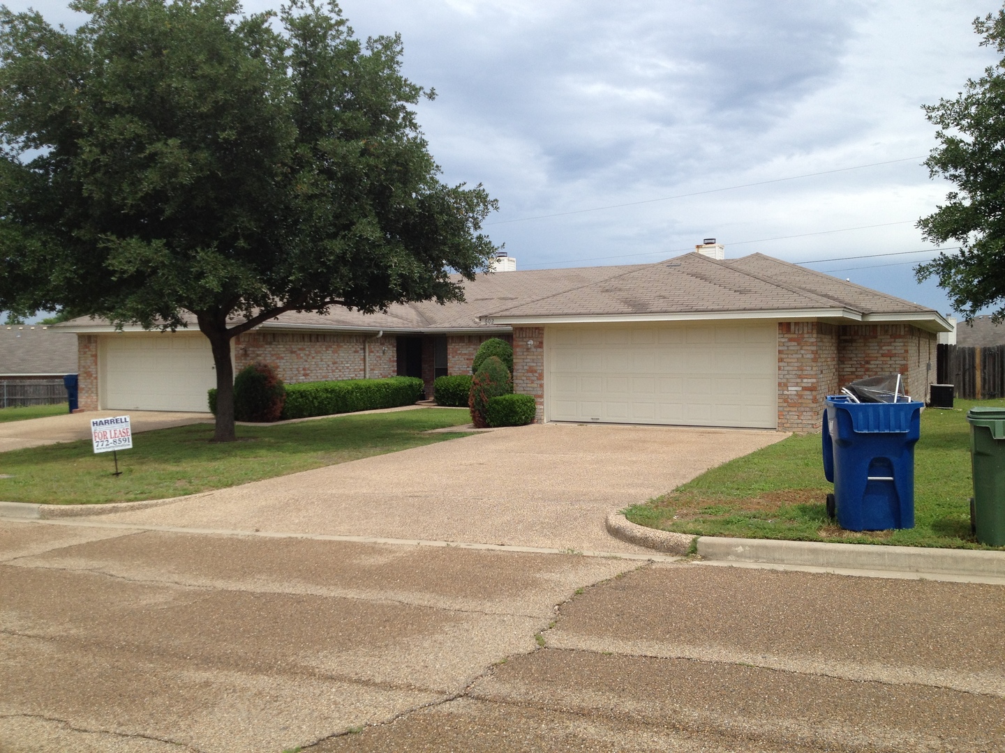 Hewitt Apartment: 638 Park Place Dr.