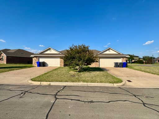 Duplex *LEASING SPECIAL AVAILABLE* – photo 1