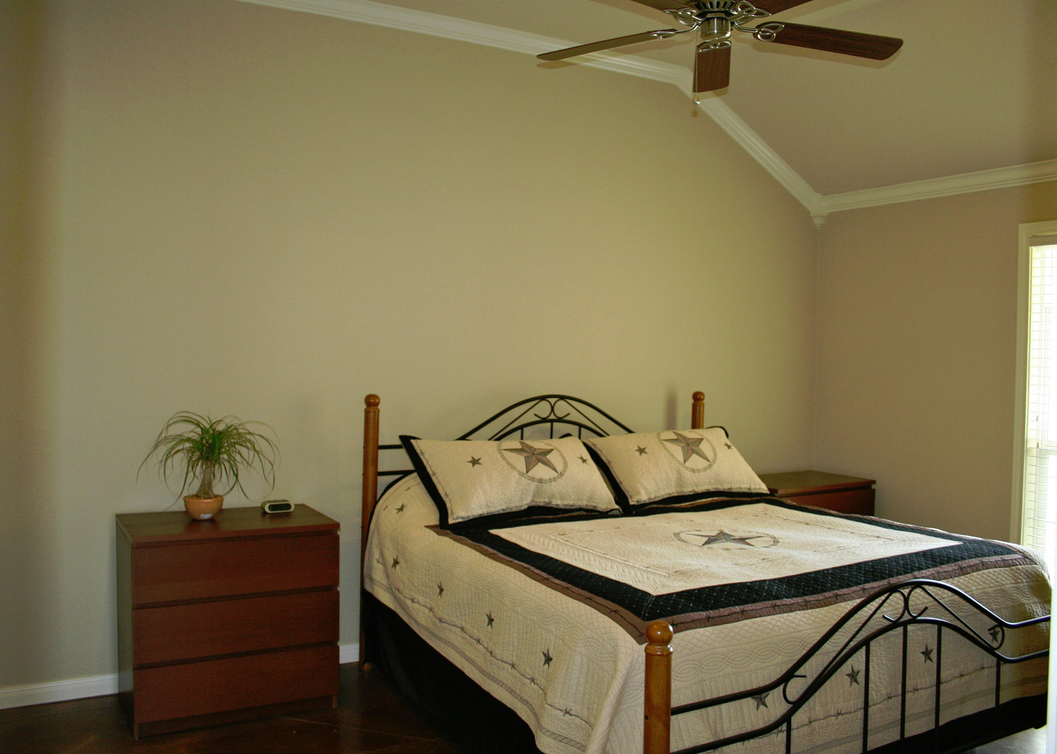 Waco House: 9800 B Salem Way