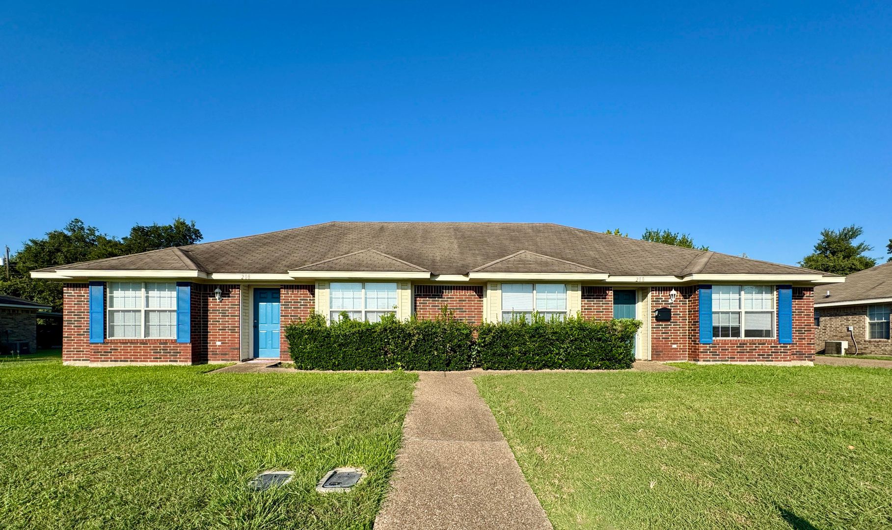 Robinson House: 210 Cathy