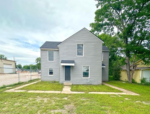 Duplex *upstairs* Leasing Special Available* – photo 1