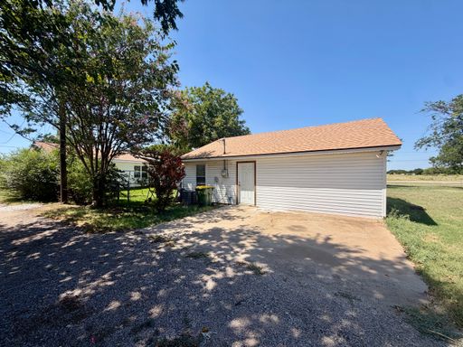 2 Bed 1 Bath Rental at 1008 N. Reagan, 1/2, West, TX – photo 1